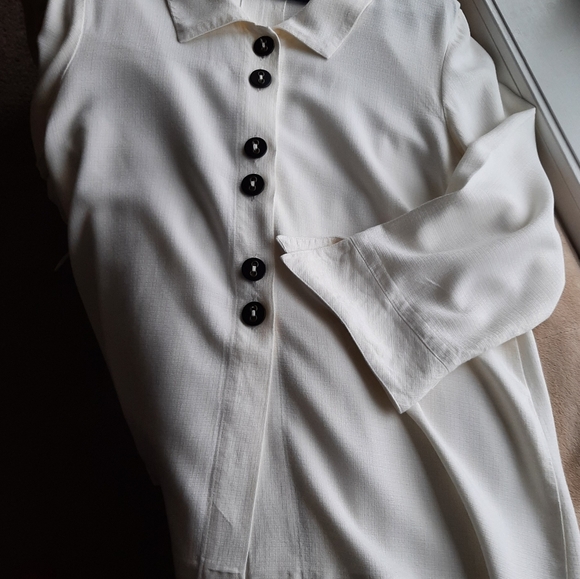 CLAY -  Beautiful Ecru Shirt for Women - Size: S (FITS LARGE) - Made in USA - Picture 5 of 15